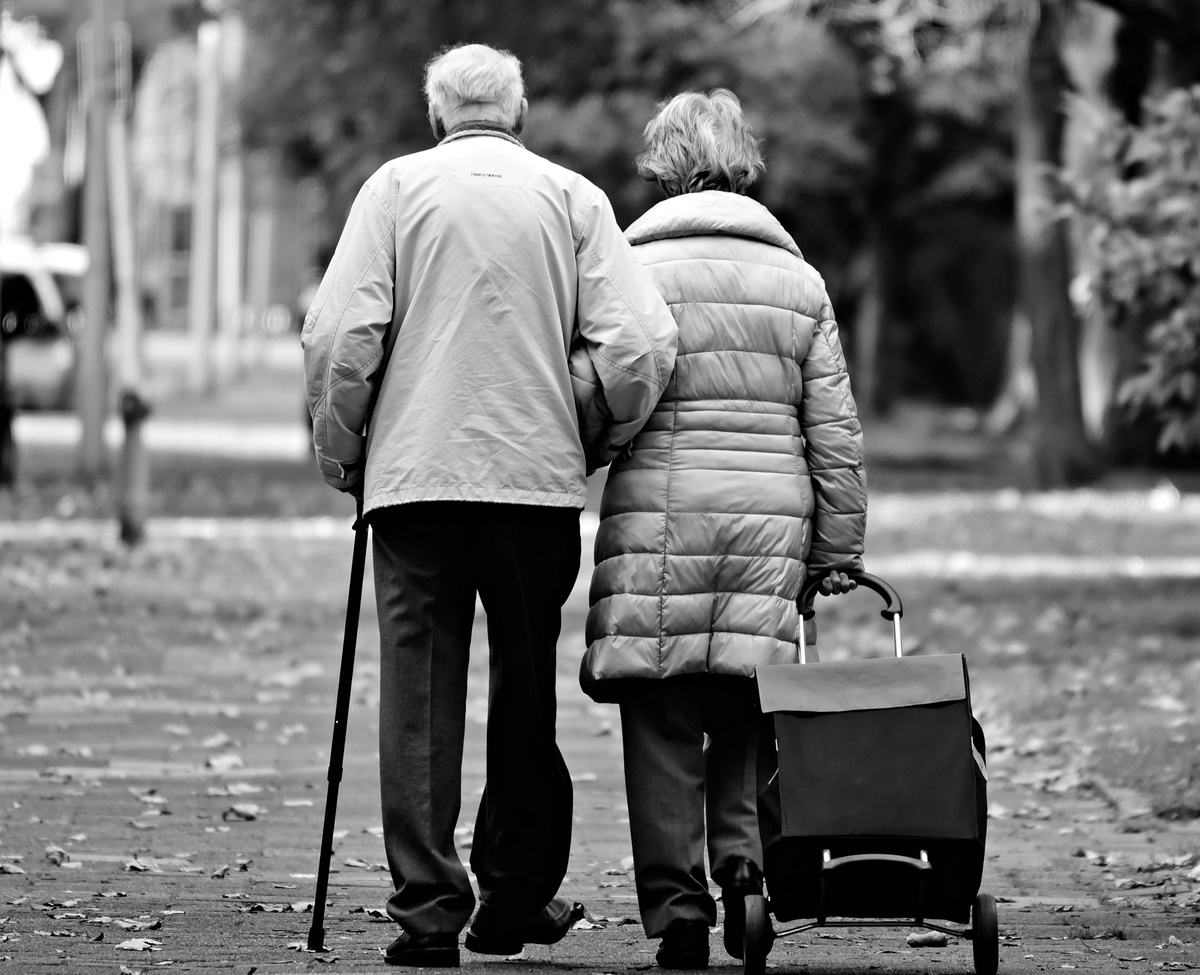 old people in love